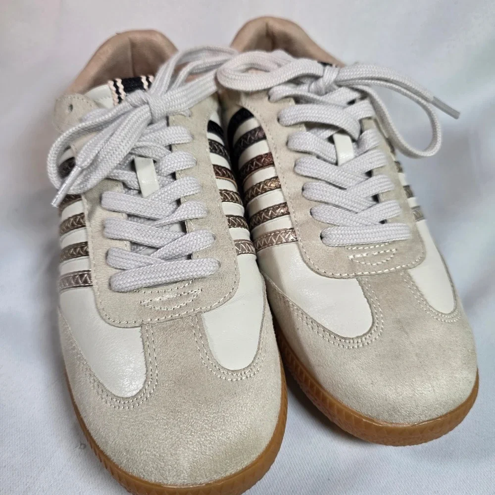 ShuShop Steffie Womens 8W Wide Leather Low Top Sneakers Cream Gum Sole NWOT
